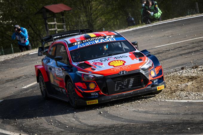 Thierry Neuville se je spet pokazal kot velik borec in odličen voznik na asfaltni podlagi. Pri Hyundaiju je manj od pričakovanega pokazal le predlanski svetovni prvak Ott Tanak. | Foto: Red Bull