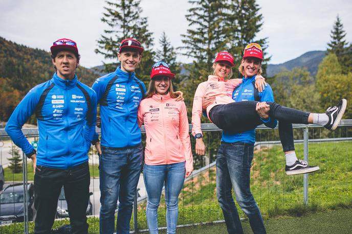 Miha Dovžan, Anton Vidmar, Polona Klemenčič, Lena Repinc in Lovro Planko | Miha Dovžan, Anton Vidmar, Polona Klemenčič, Lena Repinc in Lovro Planko že komaj čakajo na začetek sezone. | Foto Grega Valančič/Sportida