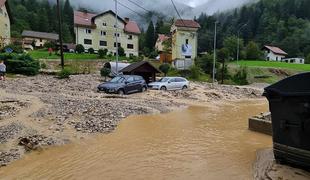 Številne ceste ostajajo zaprte: preverite, katere