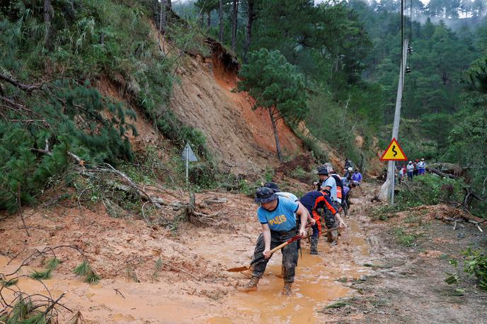 tajfun Filipini | Filipine vsako leto zajame v povprečju 20 ciklonov. Eden najmočnejših v sodobni zgodovini je bil tajfun Haiyan, v katerem je novembra 2013 umrlo več kot 6300 ljudi, več kot štiri milijone pa jih je ostalo brez strehe nad glavo. | Foto Reuters