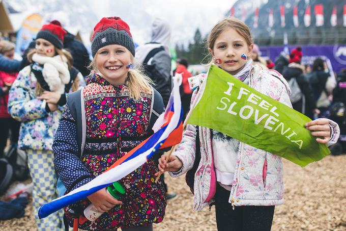 Mila in Ema upata, da se Žiga Jelar čim prej pozdravi. | Foto: Grega Valančič/Sportida