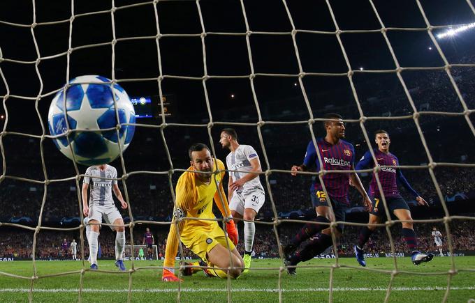 Samir Handanović je na gostovanju Interja v ligi prvakov v Barceloni prejel dva zadetka (0:2). | Foto: Reuters