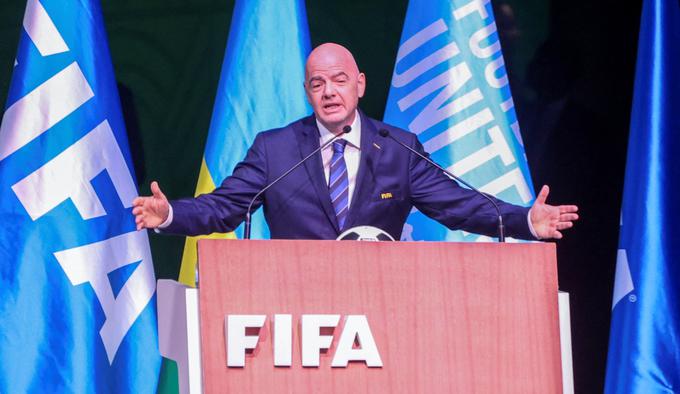 Gianni Infantino je spomnil na poseben protokol s tremi stopnjami, ki jih med tekmovanji uporablja Fifa v primeru rasističnih žalitev. | Foto: Reuters