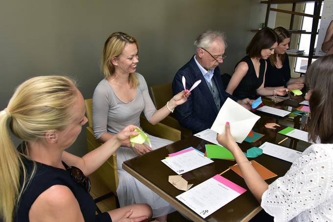 Mačko poskušajte po navodilih najprej zložiti z obema rokama, nato z nedominantno roko in šele pozneje začnite meriti čas. | Foto: Lexus