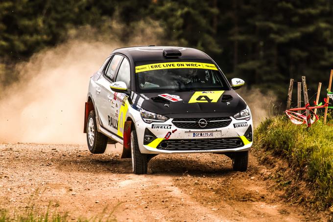 Lanski prvak Laurent Pellier je letos odličen v evropskem reli prvenstvu. Z opel corso rally4 je dvakrat zmagal, tretjič pa odstopil zaradi nesreče. | Foto: Red Bull