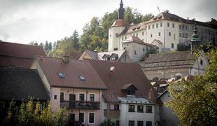 Izgubili smo se med čudovitimi ulicami Škofje Loke (video)