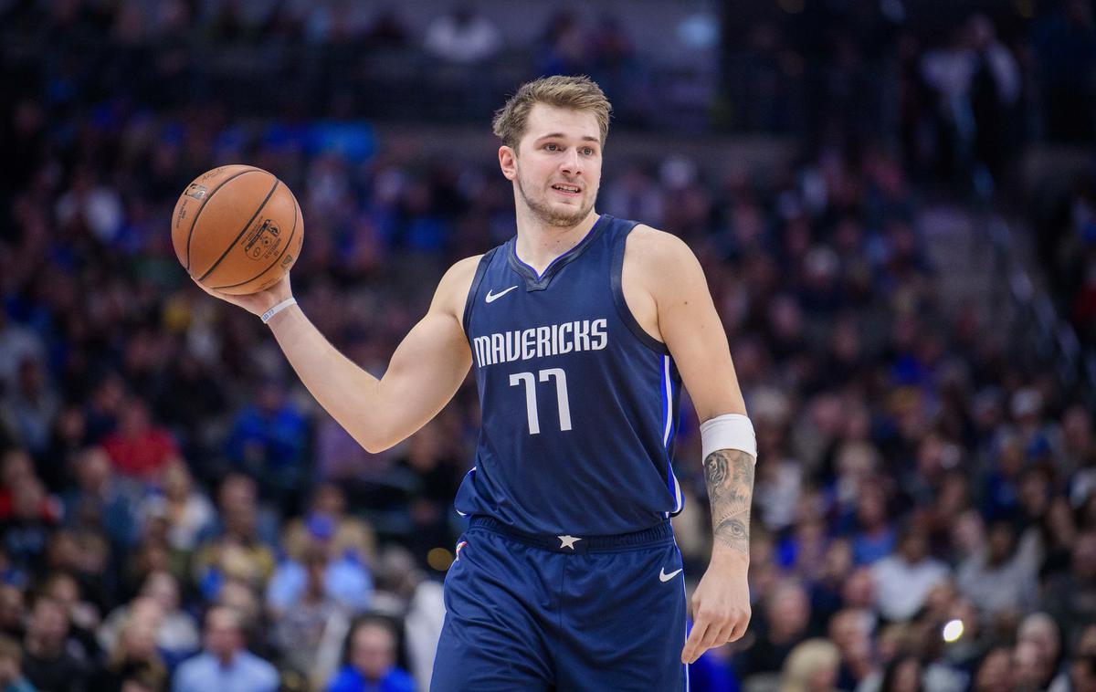 Luka Dončić | Forbes je julija letos poročal, da naj bi EA Sports, velikan industrije videoiger, Luki Dončiću ponudil mesto na naslovnici svoje serije košarkarske igre NBA Live. Beseda je takrat sicer tekla o igri NBA Live 20 za osebne računalnike in igralne konzole, ki jo je EA Sports sicer preklical, ni pa pozabil na Dončića - ta je postal obraz mobilne različice NBA Live. | Foto Reuters