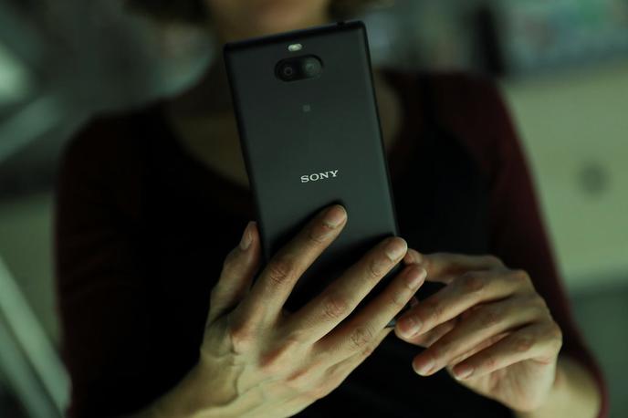 Sony, Sony Xperia | Med znamkami telefonov, ki so ne po lastni krivdi postale žrtve zdaj že zakrpane varnostne luknje v čipih Qualcomm, so Samsung, Sony (na fotografiji), LG, Motorola, Google, OnePlus, Xiaomi in tako naprej. | Foto Reuters