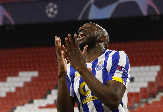 Moussa Marega je v 69. minuti padel v kazenskem prostoru, ko ga je odrinil Cesar Azpilicueta. | Foto: Reuters