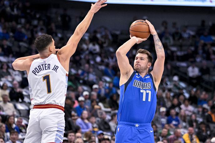 Dallas Denver Luka Dončić | Luka Dončić je tridesetico presegel že v tretji četrtini. Njegova 12. v sezoni. | Foto Reuters