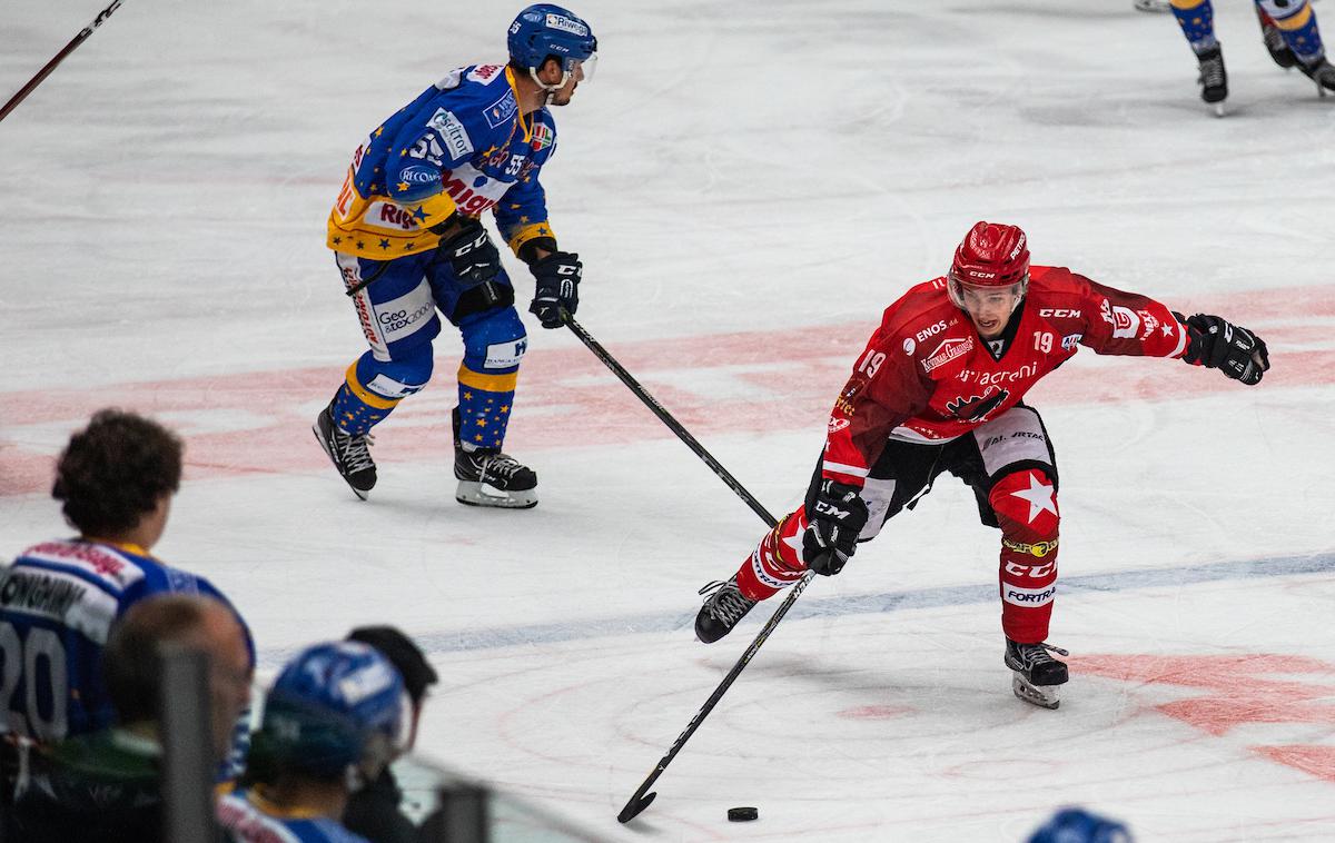 HDD Jesenice Asiago | Jeseničani so s 4:1 odpravili Ritten. Asiago, ki je edini poraz v tej sezoni doživel proti Jesenicam, čaka na novega trenerja. Tom Barrasso se je preselil na Otok. | Foto Urban Meglič/Sportida