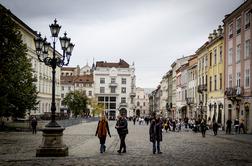 Po ulicah Lvova: od gostiln, ki so hkrati zaklonišča, do streljanja na Putina #foto #video