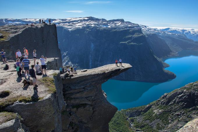 Večina pohodnikov se na Trolltungo odpravi v poletnih mesecih v lastni režiji. Organizirane odprave z vodiči, ki pot do Trolltunge najdejo tudi skozi debelo snežno odejo, se medtem začnejo že marca, zaključijo pa septembra. | Foto: Espen Faugstad (Flickr) / javna domena CC BY 2.0 | Foto: 