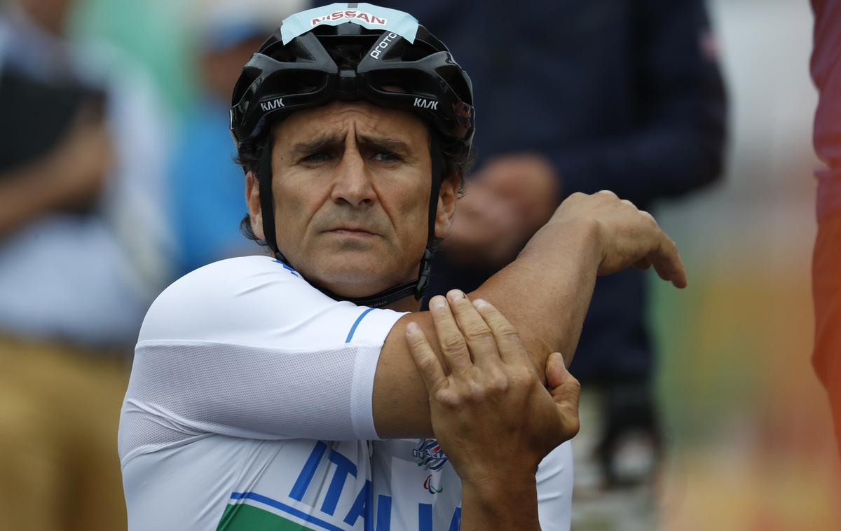 Alessandro Zanardi | Zdravstveno stanje nesrečnega Alexa Zanardija se je zopet poslabšalo, zato so ga premestili nazaj na intenzivno nego. | Foto Reuters