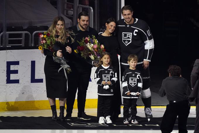 Ob dosežku so mu LA Kings pripravili ganljivo slovesnost v Staples Centru. | Foto: Guliverimage/Vladimir Fedorenko