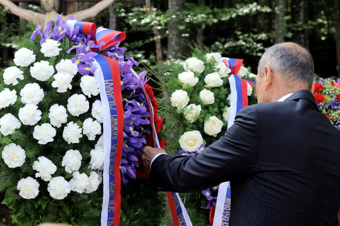 "Besede 'še premalo so jih pobili' ter klici in grožnje s smrtjo drugorazrednim so spet postali del našega vsakdana, neke izkrivljene, izprijene nove normalnosti," je opozoril premier Janez Janša. | Foto: STA ,