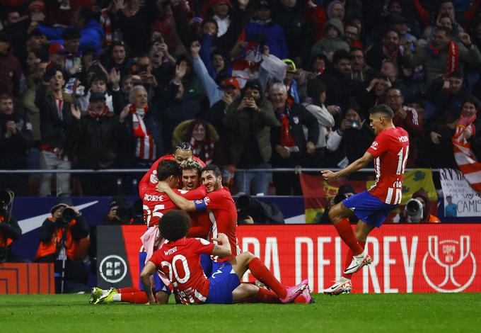 Najboljši strelec Atletica v klubski zgodovini Antoine Griezmann je v stoti minuti Atletico popeljal v vodstvo s 3:2. | Foto: Reuters