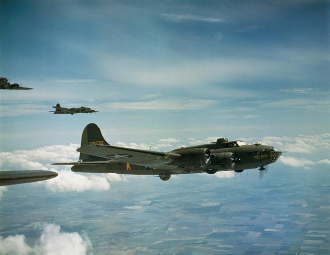 Leteče trdnjave, ameriški bombniki B-17 flying fortress, med poletom na misijo bombardiranja znanih lokacij nemških bojnih podmornic, 1943 | Foto: Britanski Imperialni vojni muzej (IWM)