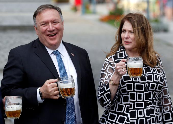 Pompeo med obiskom na Češkem s soprogo Susan. | Foto: Reuters