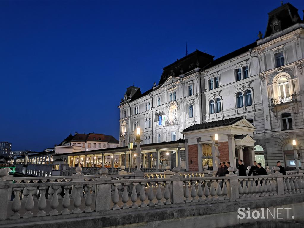 posneto s Huawei P30 Pro, Ljubljana, nočne, modra ura