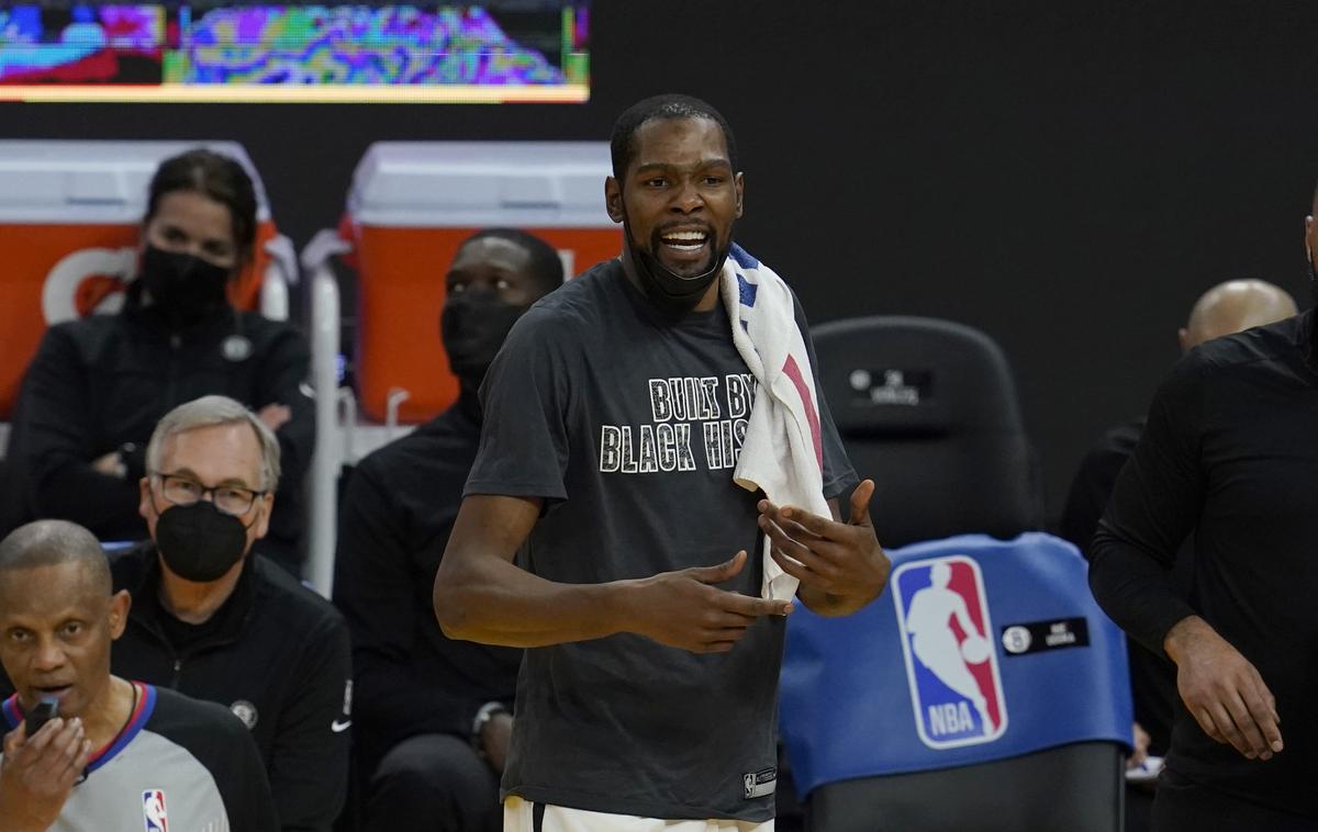 Kevin Durant | Kevin Durant bo moral zaradi žaljivk plačati denarno kazen. | Foto Guliverimage