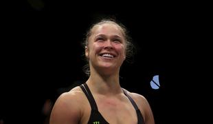 Strupena mama Ronde Rousey: Njen trener bi moral v zapor