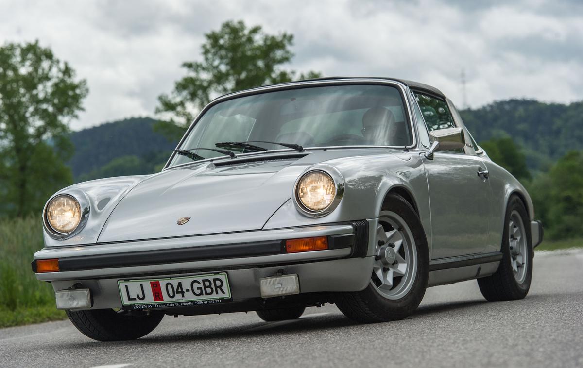 Porsche 911 S 1975 | Ena najbolj zanimivih izkušenj leta je bila nekajdnevno potepanje po Sloveniji s tem Porschejevim lepotcem – starodobnim 911 v izvedbi targa iz leta 1975. | Foto Gašper Pirman