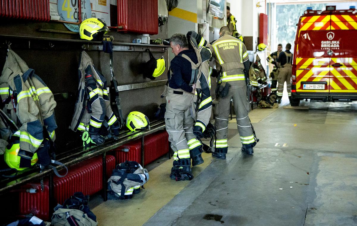 Gasilska brigada Ljubljana gasilci | Vzrok požara še ni znan.  | Foto Ana Kovač