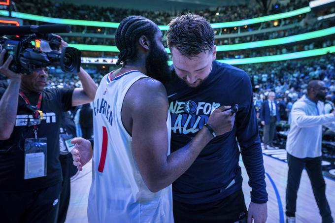 James Harden je po koncu tekme Dončiću namenil nekaj besed pohval. | Foto: Guliverimage