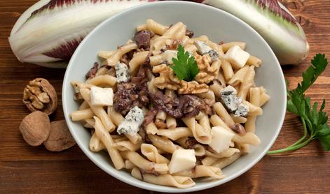 Recept: testenine z gorgonzolo, radičem in orehi