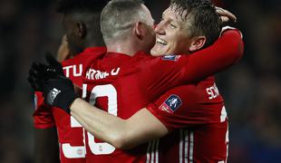 Manchester United zlahka, Liverpoolu spet spodrsnilo