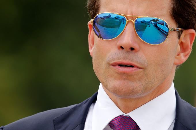 Nekdanji bankir v investicijski banki Goldman Sachs Anthony Scaramucci je eden od najbolj gorečih Bannonovih nasprotnikov. Kratkotrajni Trumpov tiskovni predstavnik je malce pred Bannonovim odhodom medijem razlagal, da se bo moral Trump odmakniti od Bannona in začeti voditi bolj sredinsko politiko. | Foto: Reuters