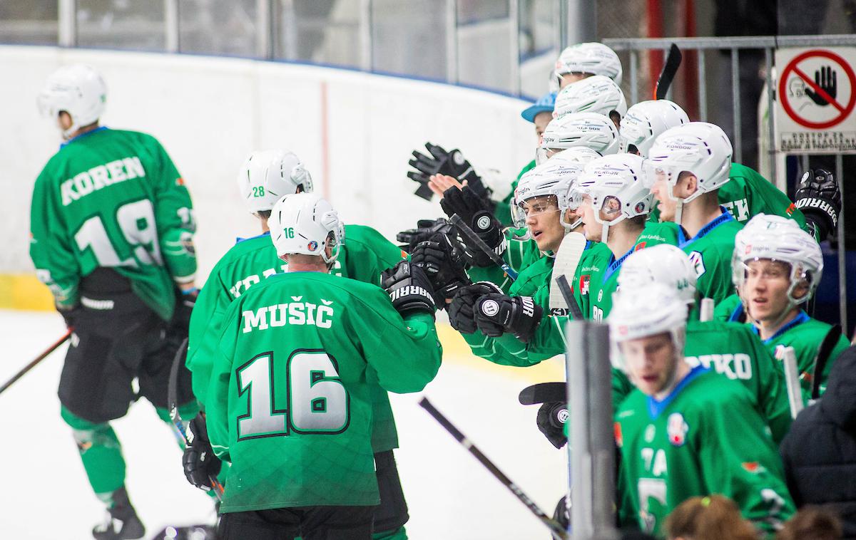 HK SŽ Olimpija HDD Jesenice | Hokejisti Olimpije so s 5:2 premagali Lustenau in vknjižili deveto zaporedno zmago v tekmovanju. Zmaji so se z novo zmago povsem približali potrditvi drugega mesta  v rednem delu Alpske lige. | Foto Žiga Zupan/Sportida