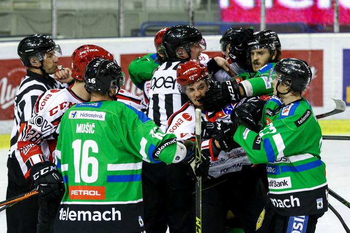 Sinonim za večni hokejski derbi – Olimpija in Jesenice. | Foto: Matic Klanšek Velej/Sportida