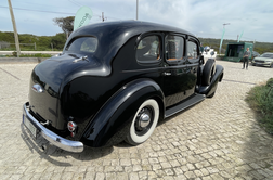 Škoda superb iz leta 1939 – uživanje zadaj, voznik iz Češke pa je raje vozil kot govoril